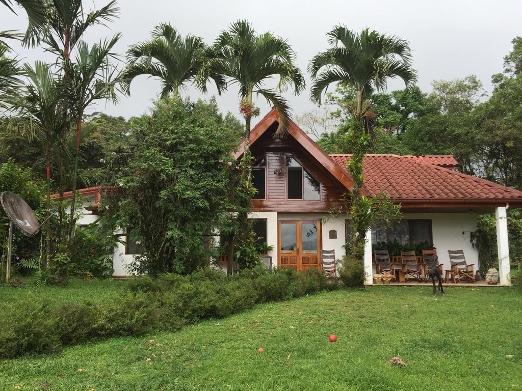 Chalet Nicholas Bed & Breakfast Nuevo Arenal Eksteriør bilde